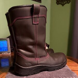 Women’s Avengers composite toe boots.